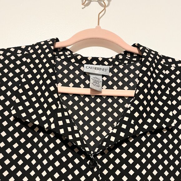 Catherines Womens Button Up Blouse Size 3X Black Geometric Artsy Eclectic Office - Picture 3 of 7